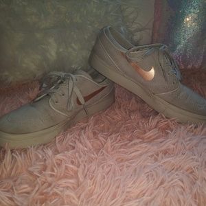 nike stefan janoski skate boarding